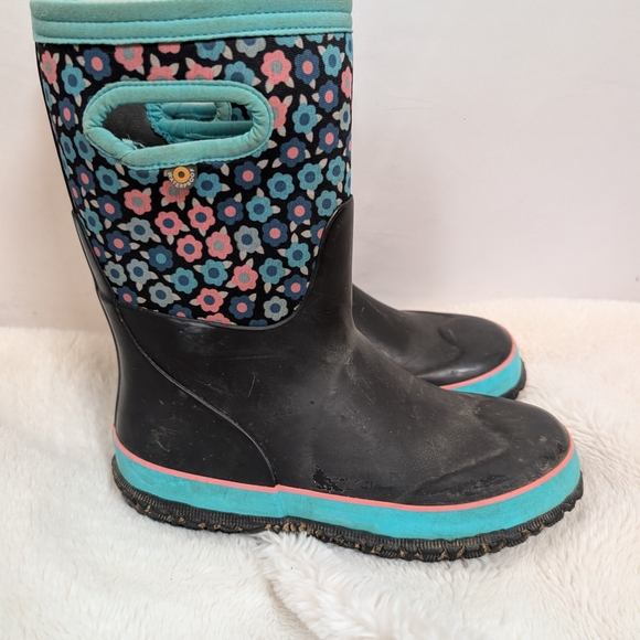 Bogs Other - Bogs Boots Girls Size 3 Floral K Grasp Flowers  Flaw
